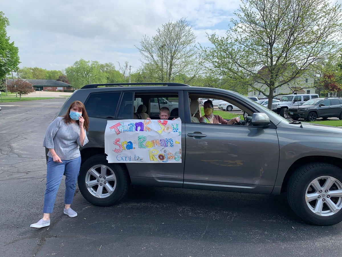 EKrotser's tweet photo. I never imagined goodbye to kindergarten like this.  I am so grateful for technology and the dedication and compassion of Sra Roman-Rojas to connect in spite of our situation.  We love you.  @starhuskies https://t.co/hRuMIU3KUT