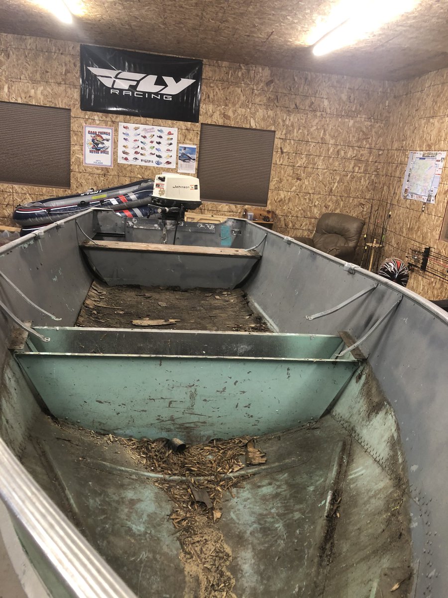 CampLansing's tweet photo. Before and after, fish in the Eagle River chain are in serious trouble. https://t.co/8p57MiDTSZ