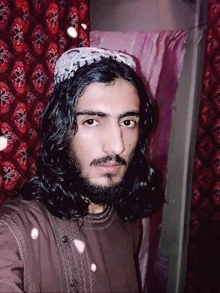 GhalibMaidani's tweet photo. داهم ددوشمن په ضُعف او ورخطايي دلالت کوي چي په يوڅو ټوکو اومسخرو اودملګرو دتب خوشي لپاره خنديدونکي وينا له وجي لاس تړلي اسير تردي حده رسوي چي دشکنجو علايم يي له ورايه په مخ کي ښکاري 😢😢 https://t.co/7wNT05mXqU