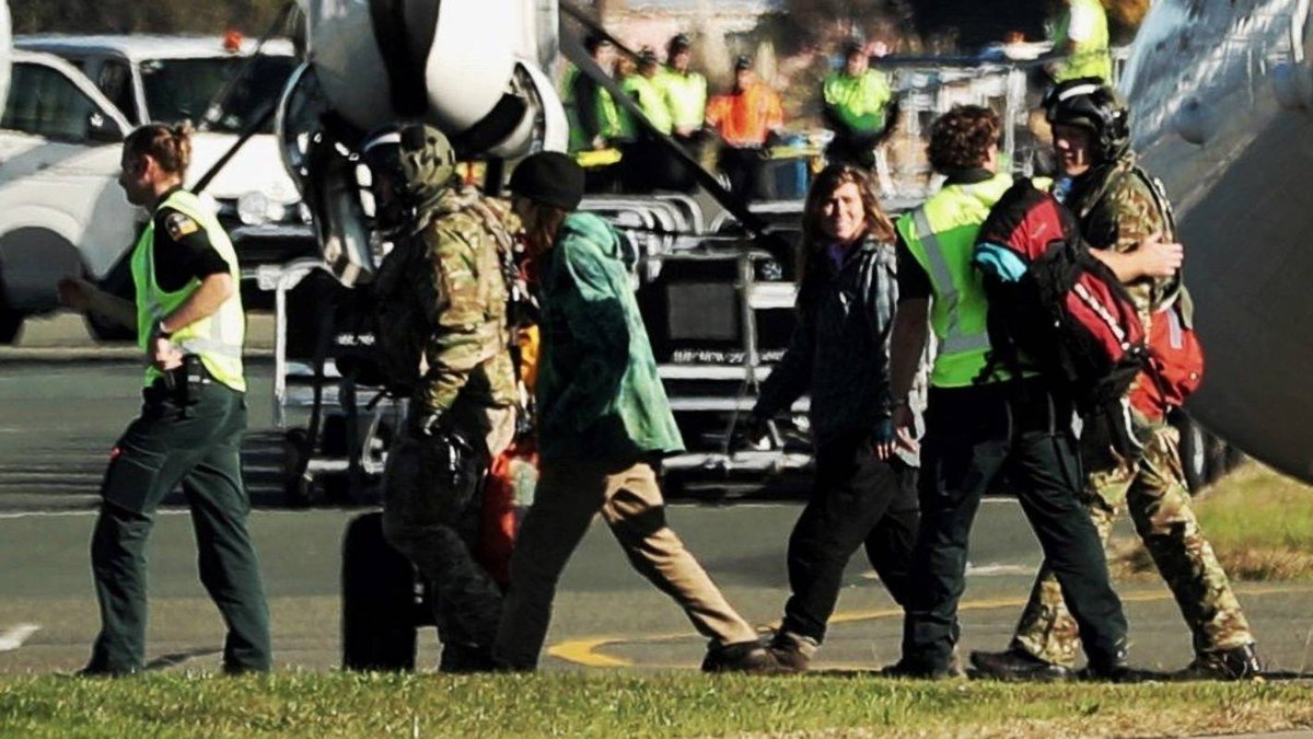 NZStuff's tweet photo. Trampers Jessica O'Connor and Dion Reynolds found alive after 18 days missing https://t.co/atAslJNUkQ https://t.co/WTUtaDK3Yh