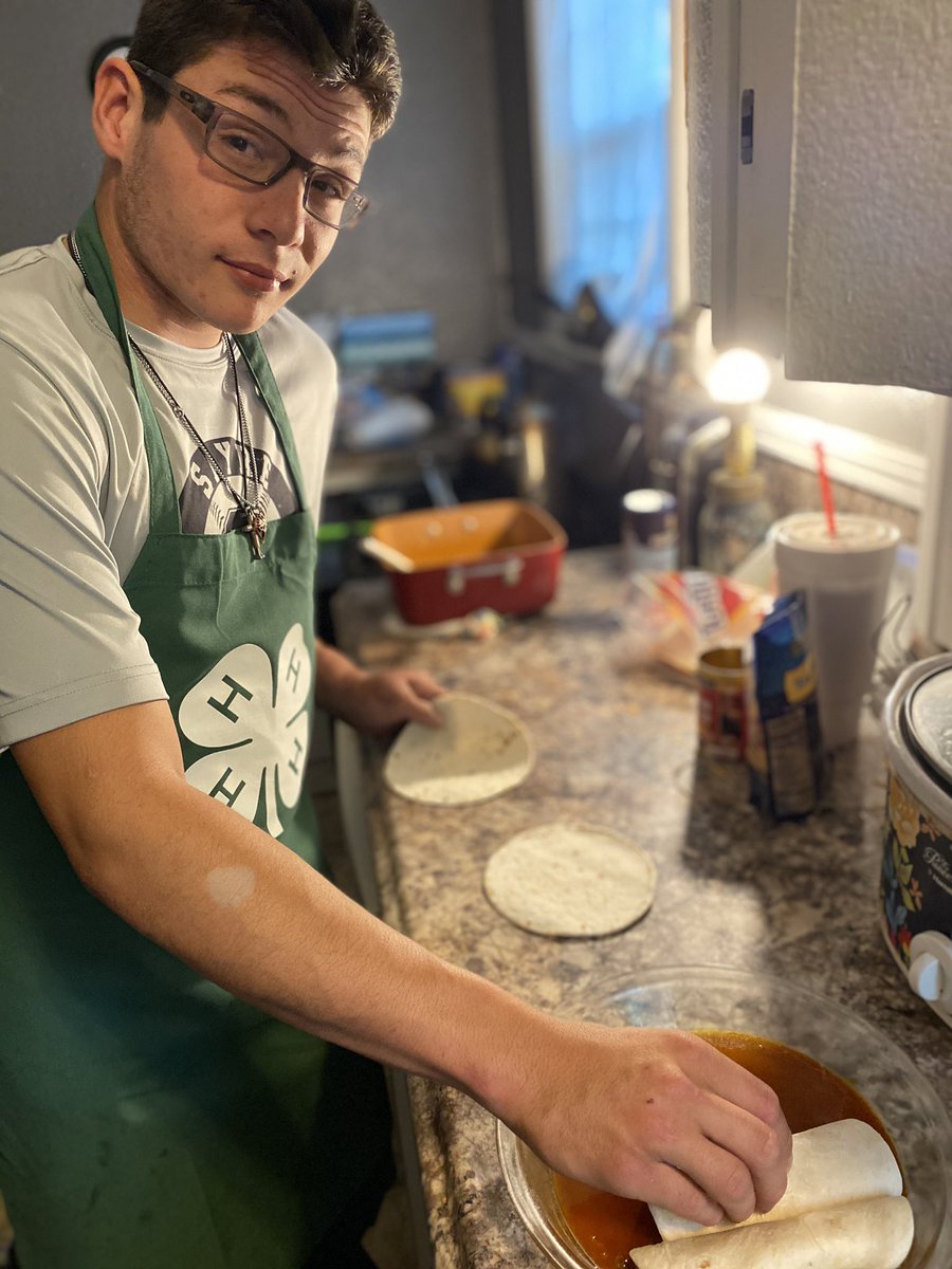 jameyguy2013's tweet photo. We had a great time cooking together and an even better time eating our May recipes. #FoodFun4H #Sayre4H #tomakethebestbetter https://t.co/uEiKCKEnyf