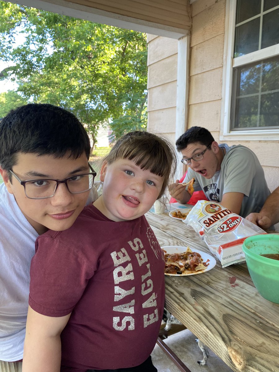 jameyguy2013's tweet photo. We had a great time cooking together and an even better time eating our May recipes. #FoodFun4H #Sayre4H #tomakethebestbetter https://t.co/uEiKCKEnyf