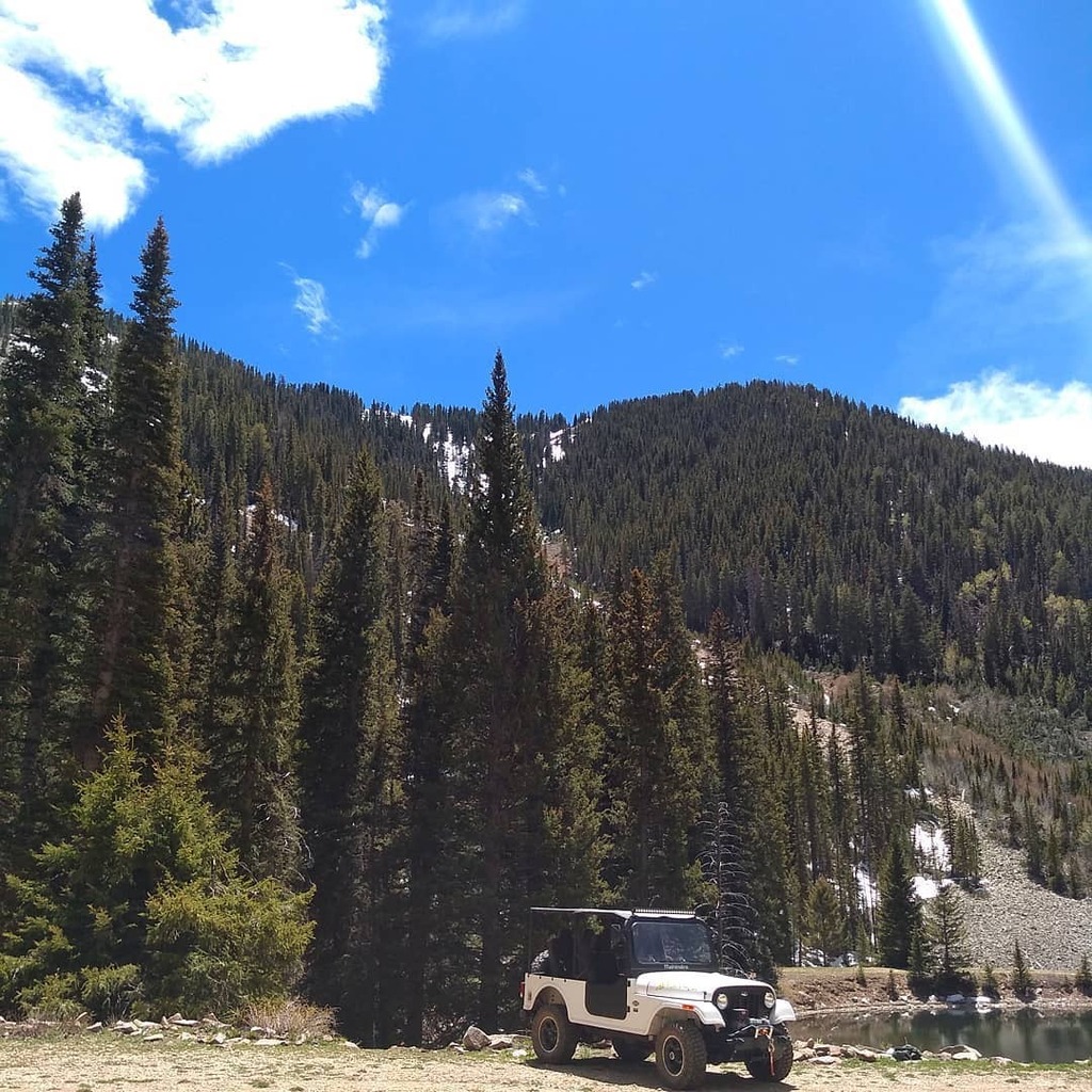 2hearts1horizon's tweet photo. Got to take @adventurevetusa 's @roxoroffroad out to Miner's Basin today. It has auto trans and hand controls. Very cool and capable machine. #2h1hz .
.
.
.
#travelcouple #tblogger #roxor #adventurevet #instatravel #moab #offroading  #visitutah #visitmoab #picoftheday https://t.co/qVVmxxVfOq