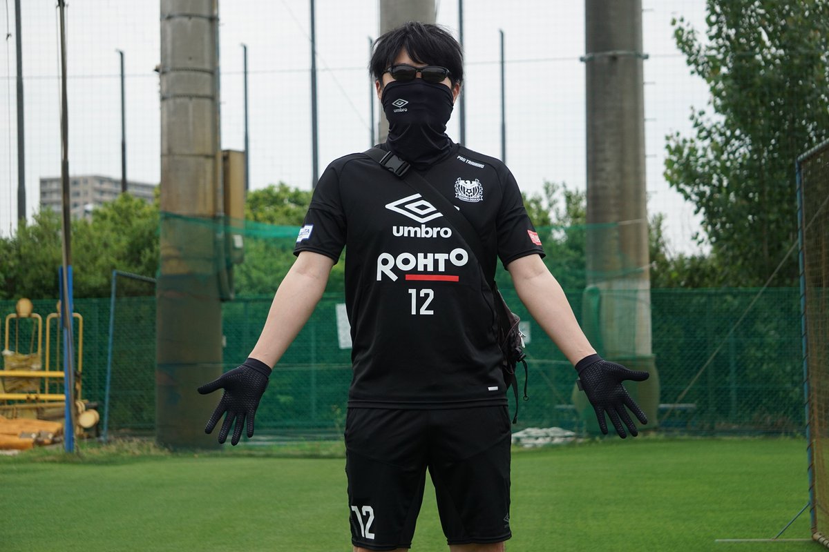 宮本恒靖 監督らチームスタッフも着用している #umbro(@umbrojp )の