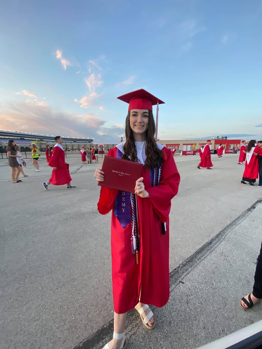 stormycolene's tweet photo. She did it! Congrats @Baylie_Staton  we are so proud of you! Now, on to the next adventure! #nhsclassof2020 https://t.co/Ds6wWjeVr1