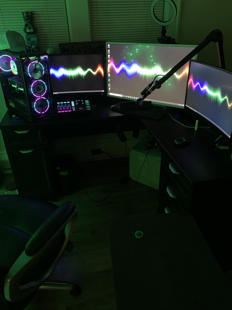 royalsnoopfrogg's tweet photo. Battle Station https://t.co/zEAFm8Oiir