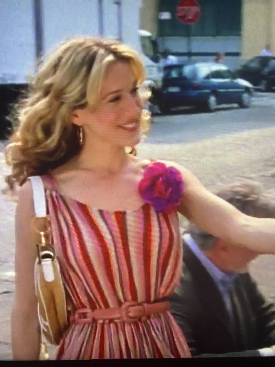 kbravo_'s tweet photo. Season 3 flower on shoulder Carrie is not it https://t.co/DIvQXueD5F