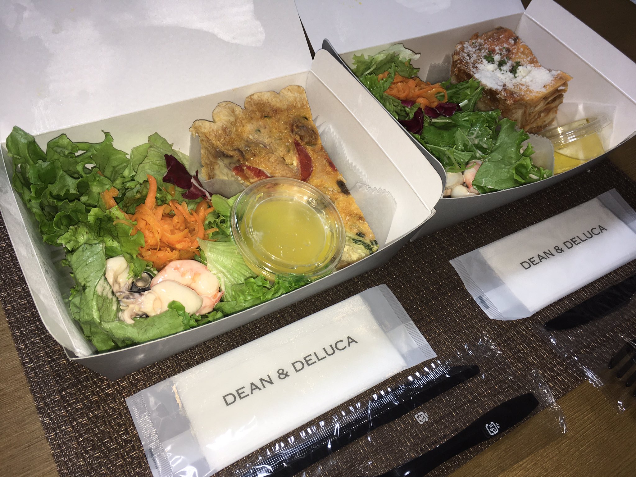 さすらいのポチ ランチはdean Delucaさんのランチbox キッシュとラザニアをシェアして頂きました ランチ Dean Deluca キッシュ ラザニア ランチbox T Co H8olgj1j0m Twitter