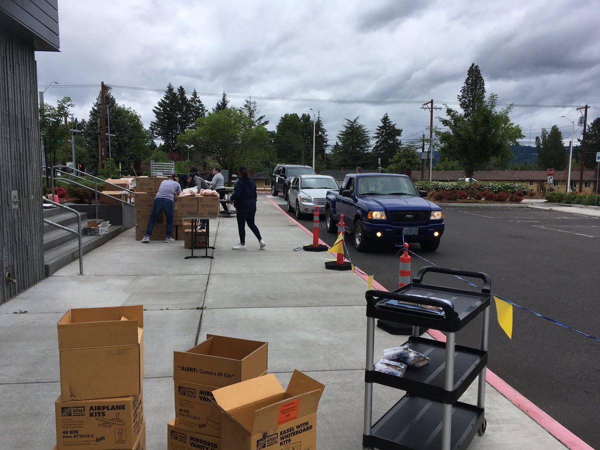 lemoineer's tweet photo. @HomeDepot wkshop kits continue to fly into the hands of families! Today 140 @Vose_BSD Ss are busy making. Families also benefited from #grabngo lunches and foodboxes. Shoutout to BSD Nutrition Services! @BeavertonSDCafe #kidmadethings @BeavertonSD #BsdFutureReady @BSDFutureBus https://t.co/PNkeM75J9G