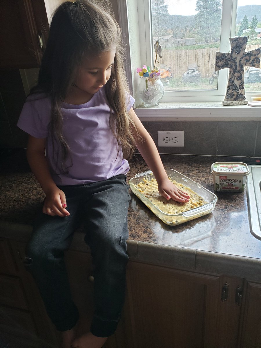 JEAZY301's tweet photo. Not missing full time work. Plenty of 1on1 time with this beauty. Unfortunately the lockdown wont last much longer but imma make the most of it until then. #chocolatechipcookiecake
#nohelpfromdad https://t.co/8jxvBH6IQa