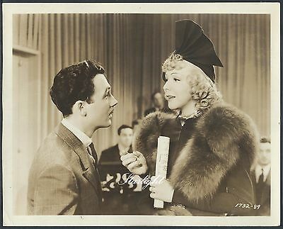 ZorikaZr's tweet photo. #BornthisDay May 20, 1920 #actress &amp; #Stylecon Virginia Vale. Most often cast in westerns like Bullet Code, but also Blonde Comet &amp; You can't Fool Your Wife with Lucille Ball. After her film career, she became competition judge for the US Figure Skating Association. 
1/4 https://t.co/TWvzJAYX3q