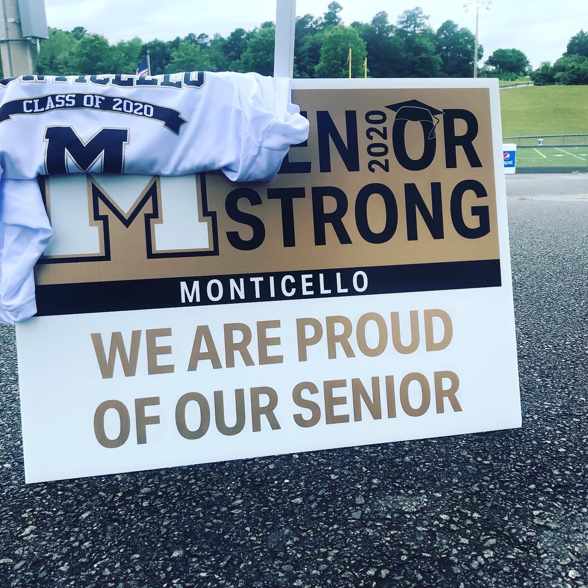 c1maloney's tweet photo. Thankful today for compassionate and thoughtful leadership. So proud to be a part of the Monticello community that has come together to provide a graduation experience for our seniors.

#graduatetogether2020 #MonticelloFamily #hoosgrateful @RickVrhovac @ARSouthall @MonticelloAD https://t.co/iuHmLSXifd