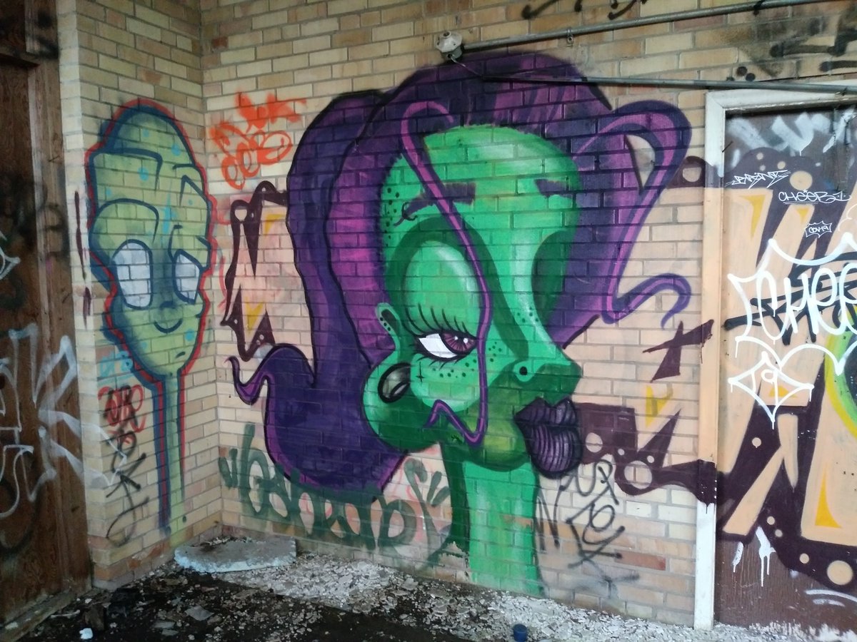 exploretofit's tweet photo. Old transformer house near Bayview entrance to Burke Brook. 

#TorontoTrails #TorontoHiking #TorontoWalking #BurkeBrook #BayviewAve https://t.co/pJC3l3xWce