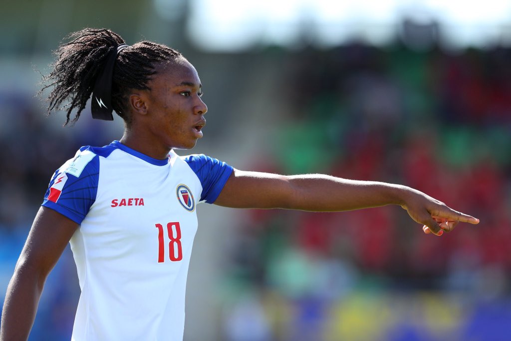 footfemht's tweet photo. #TBT #Flashaback 🔙

Melchie Daelle Dumornay, Tabita Dougenie Joseph et Rachelle Caremus 🇭🇹

Les plus jeunes haïtiennes de la Coupe du Monde U20 de 2018 en Bretagne ✨ https://t.co/Q1TO7sA9kr