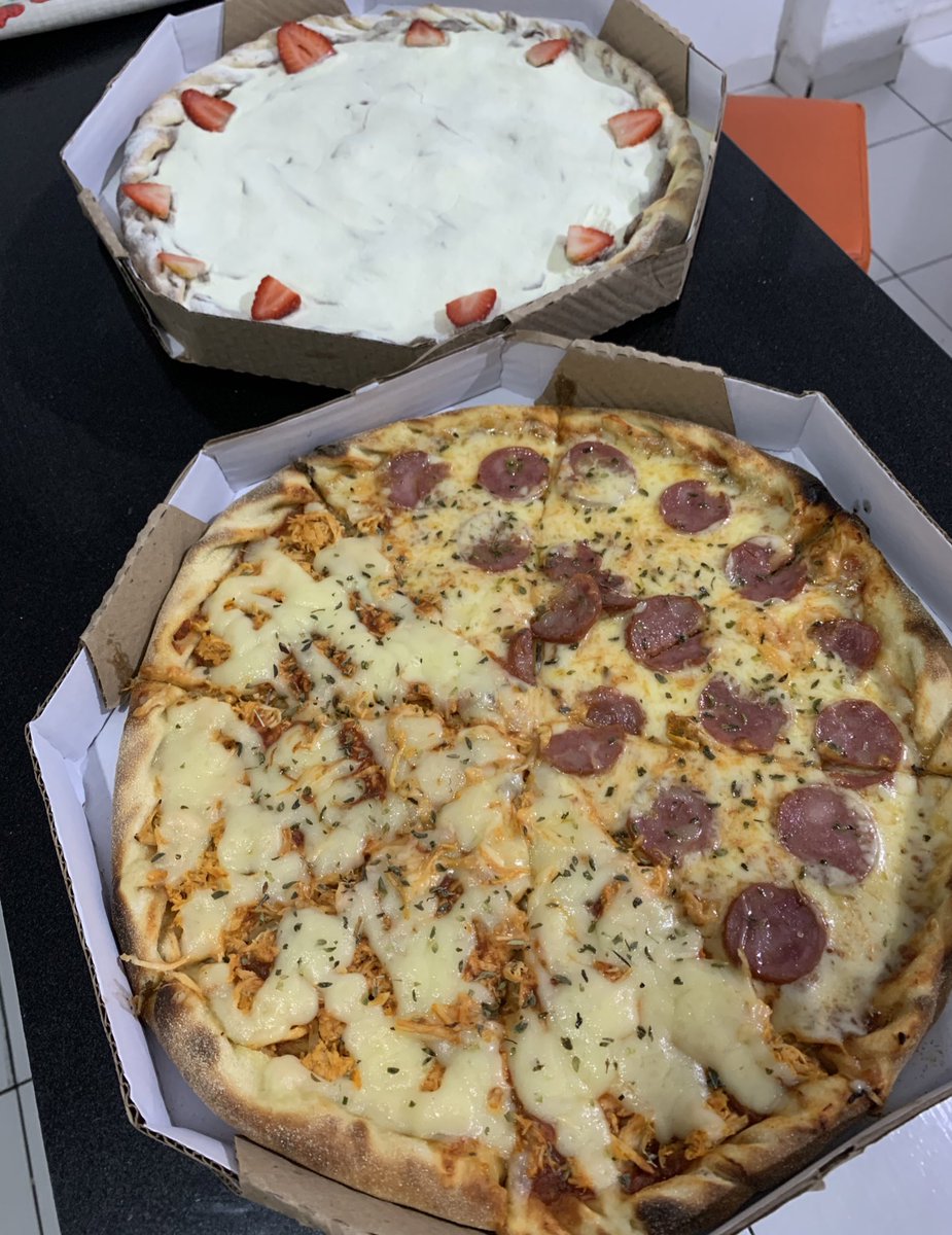 ai amigas precisei me mimar com duas pizzas hoje