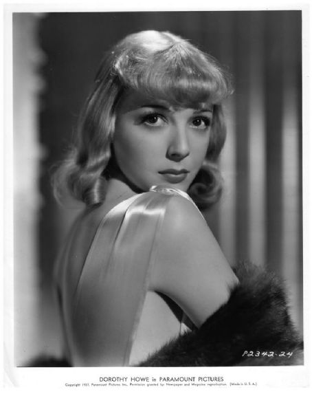 ZorikaZr's tweet photo. #BornthisDay May 20, 1920 #actress &amp; #Stylecon Virginia Vale
Showing some shoulder and shoulder pad dresses 
#1940s #fashion #vintagefashion #style 
3/4 https://t.co/Jgcovon9if