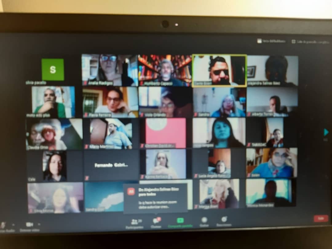 DanteBoeri's tweet image. Cómo @Sutebaeche_ezei vamos a estar siempre con lxs compañerxs.  Por eso hoy se realizó a través del ZOOM el "Taller de la Voz". Gracias a todxs lxs compañerxs que participaron, a las fonos y al equipo de la secretaria de salud.
@SUTEBAProvincia @PDSurradio