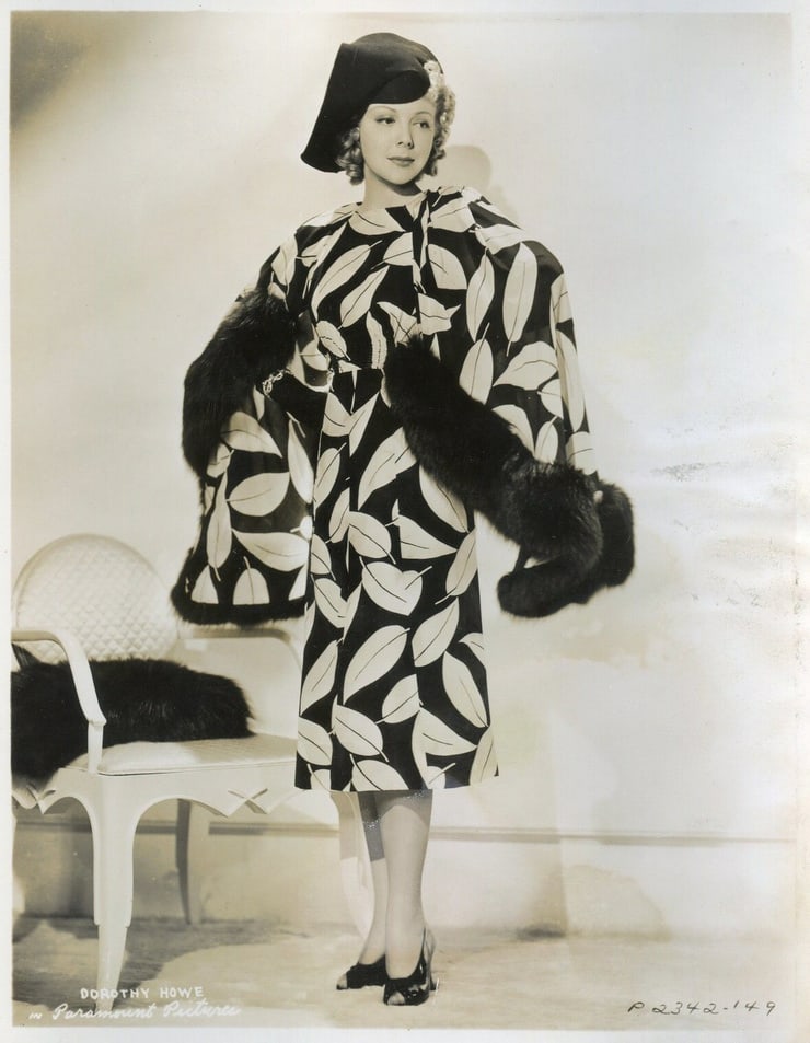 ZorikaZr's tweet photo. #BornthisDay May 20, 1920 #actress &amp; #Stylecon Virginia Vale
From South of Panama embellished suit.
Then studio shot amazing leaf print fur trim cape &amp; dress, lame &amp; fur cape, and black embellished dress with fur coat
#vintagefashion #1930s #1940s  
4/4 https://t.co/MhlSlxkd2N