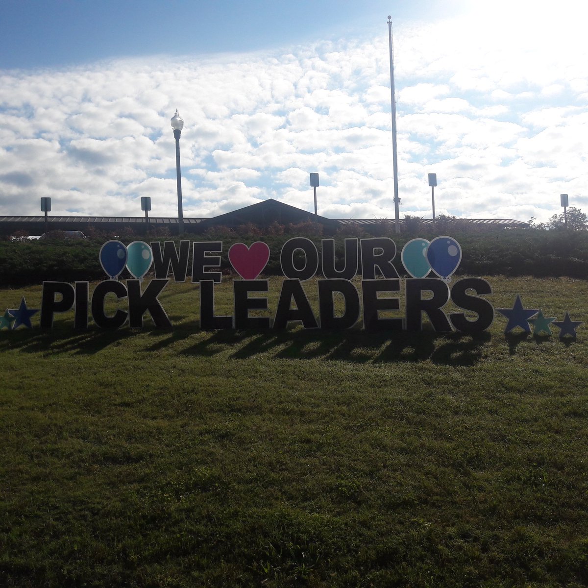 DABrooks94's tweet photo. It's never easy to say goodbye...but this is the longest goodbye ever! 
#coronateaching #pickpride 
@PickElementary https://t.co/BsiOk2hOvK