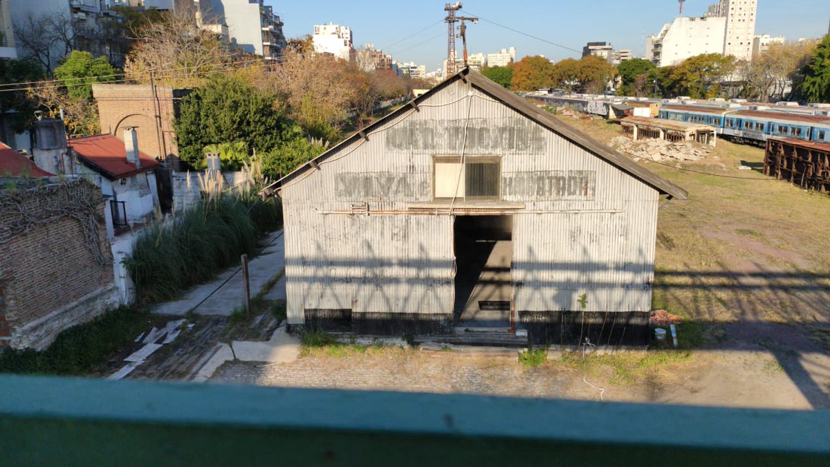 Cuando esto termine y haya otro otoño hermoso vamos a necesitar parques, lugares de encuentro y disfrute, ni se les ocurra argumentar que por la crisis económica van a seguir vendiendo nuestras tierras y patrimonio #BastaDeNegociados