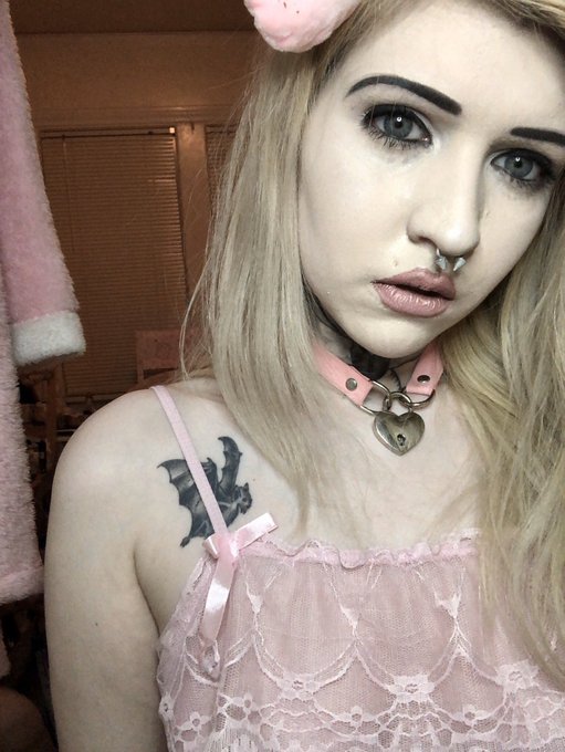 kitty_schoolgirl