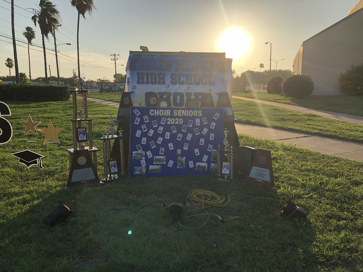 KellyHinojosa14's tweet photo. 💙 Senior Spirit Drive 2020 💙          @mcmemorialchoir                             @Pride_Mustangs                              @ramjrcastillo https://t.co/u9iyNJcysq