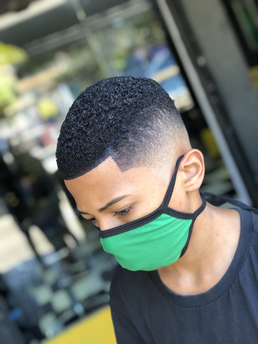 thavin21's tweet photo. Gostei não 😅
#barbeirosinovadores #barbersincetv #barbeirosinovadores #barbersincetv #barbearia @degradeperfeito #barberflow @degrademundial @officialbarberclub #midfade @brasilbarbersoficial #brasilbarbers @fadedequalidade @degradeperfeito @degrademundial @officialbarberclub https://t.co/xUt90XCuQR