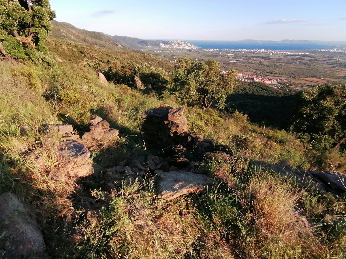 jmnajes's tweet photo. Acabat el confinament he pogut inventariar dues barraques de #pedraseca de la Serra de #Verdera Ho podeu fer a l'app #Wikipedra https://t.co/GT4gObc9Lt