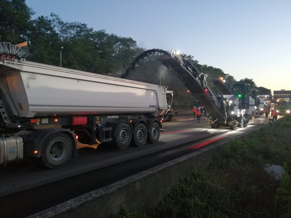 TribannProd's tweet photo. Tournage jusqu'à 4h du matin pour filmer les travaux de l'autoroute A1 https://t.co/cnIue0Gmy8