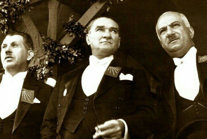 erkan_qaplan's tweet photo. @realDonaldTrump @BorisJohnson @EmmanuelMacron @GiuseppeConteIT @sanchezcastejon @KremlinRussia_E 19 Mayıs 1919 Atatürk’ü Anma ve Gençlik Spor Bayaramı. #saat1919  YAŞA MUSTAFA KEMAL PAŞA ♾🇹🇷🇹🇷🇹🇷 https://t.co/zsBC7h6afM