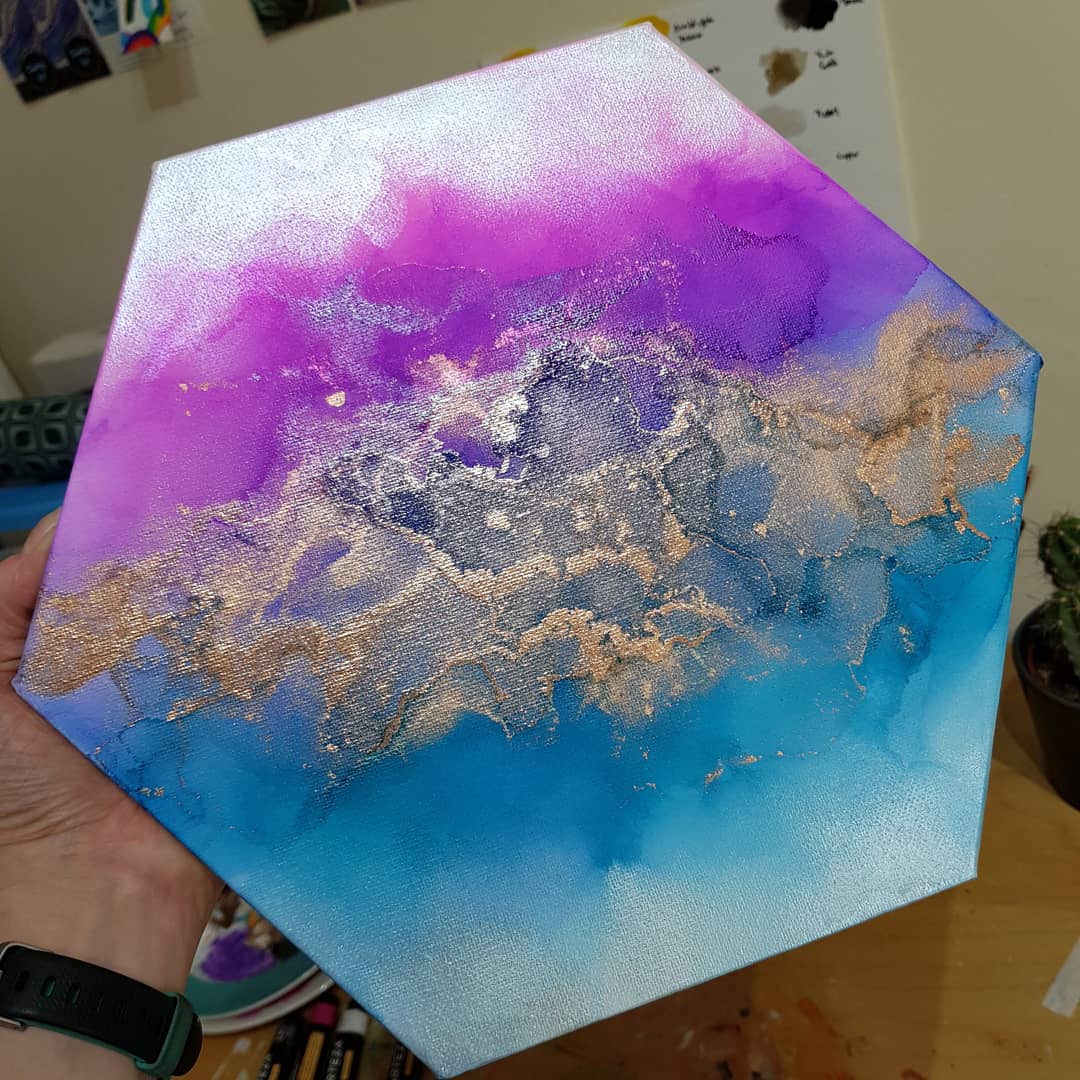 dawnroseart's tweet photo. Fun hexagonal piece, this came out so much more beautiful than I expected it to. That teal is definitely one of my favourite @JacquardProduct alcohol ink colours at the moment. #ArtistOnTwitter #alcoholink #copper #colourblend #Instagram #art #dawnroseart https://t.co/XE9tm7VMDB