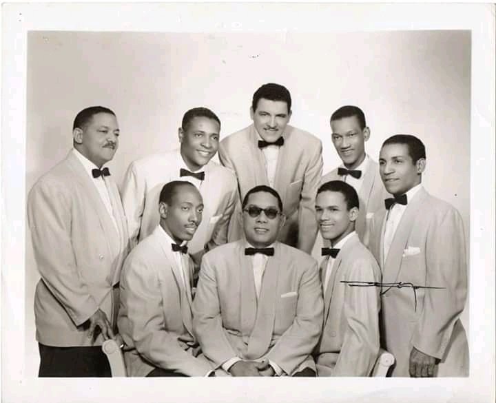 JuanCar49394347's tweet photo. Suena el
Ritmo y Sabor
Cubanissimo de
#SONOREANDO
de @XEB1220AM
#SeAcabaElMundo
con el buen amigo
@OmarMejiaLocuto
La Insuperable Sonora
Matancera
¡ Cosa ma Grande Caballero !
Atentos saludos y bendiciones.
MATANCEROMANOS CDMX. https://t.co/iV4UwB0aZ9