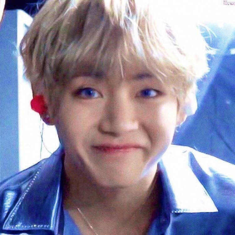 Taehyung being tiny; a thread.