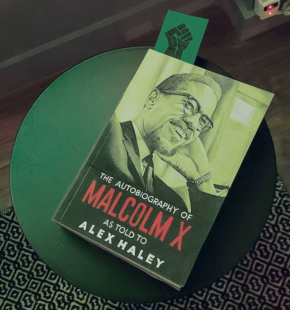 Happy 95th birthday to Malcolm X.

Spotted this Malcolm X piece @residencyart's booth @FelixArtFair in LA. Pencil and pen on panel by artist @larry.dixon.jr.art. The green tint on the book is from the 'Black Owned' neon sign piece hanging above it by @patrick_martinez_studio…