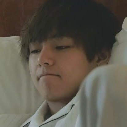 Taehyung being tiny; a thread.