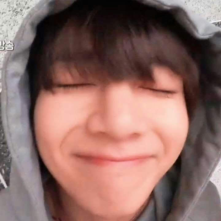 Taehyung being tiny; a thread.