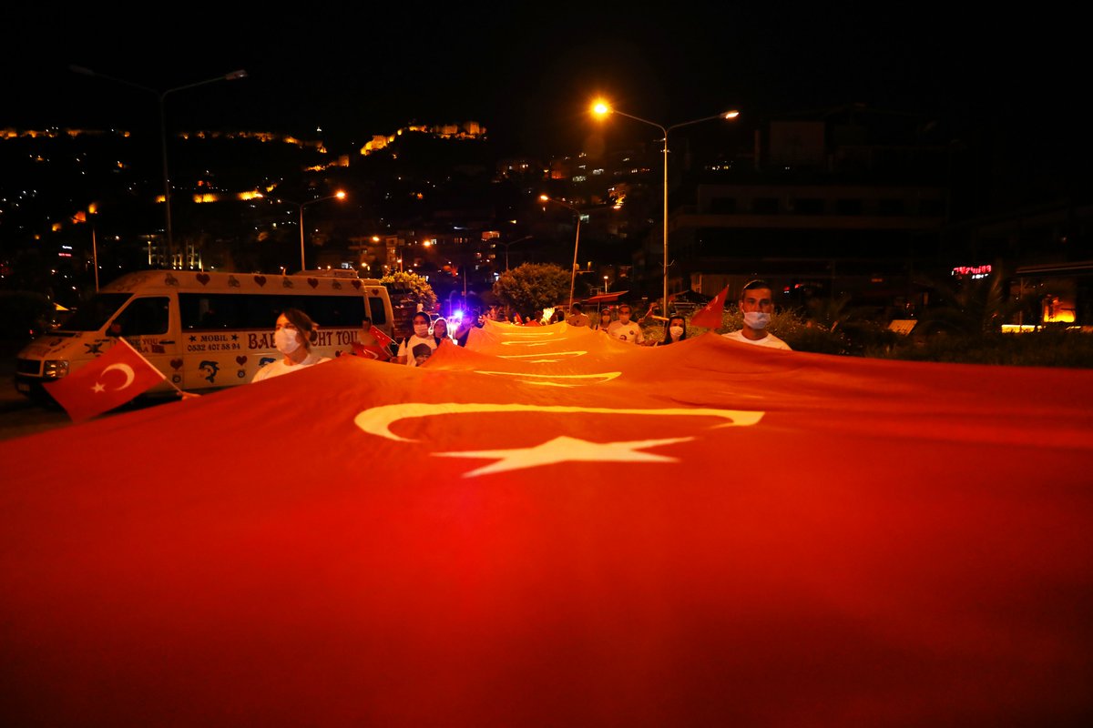AdemMuratYucel's tweet photo. #saat1919 'da saygı duruşu ve İstiklal Marşı ile başladığımız #19MAYIS Atatürk'ü Anma, Gençlik ve Spor Bayramımızı, koronavirüs tedbirleri nedeniyle buruk da olsa yine aynı coşku, heyecan ve gururla kutladık! Gençler; umudumuz ve geleceğimizdir! Şanlı günümüz kutlu olsun! https://t.co/qZ0KfoQLBx