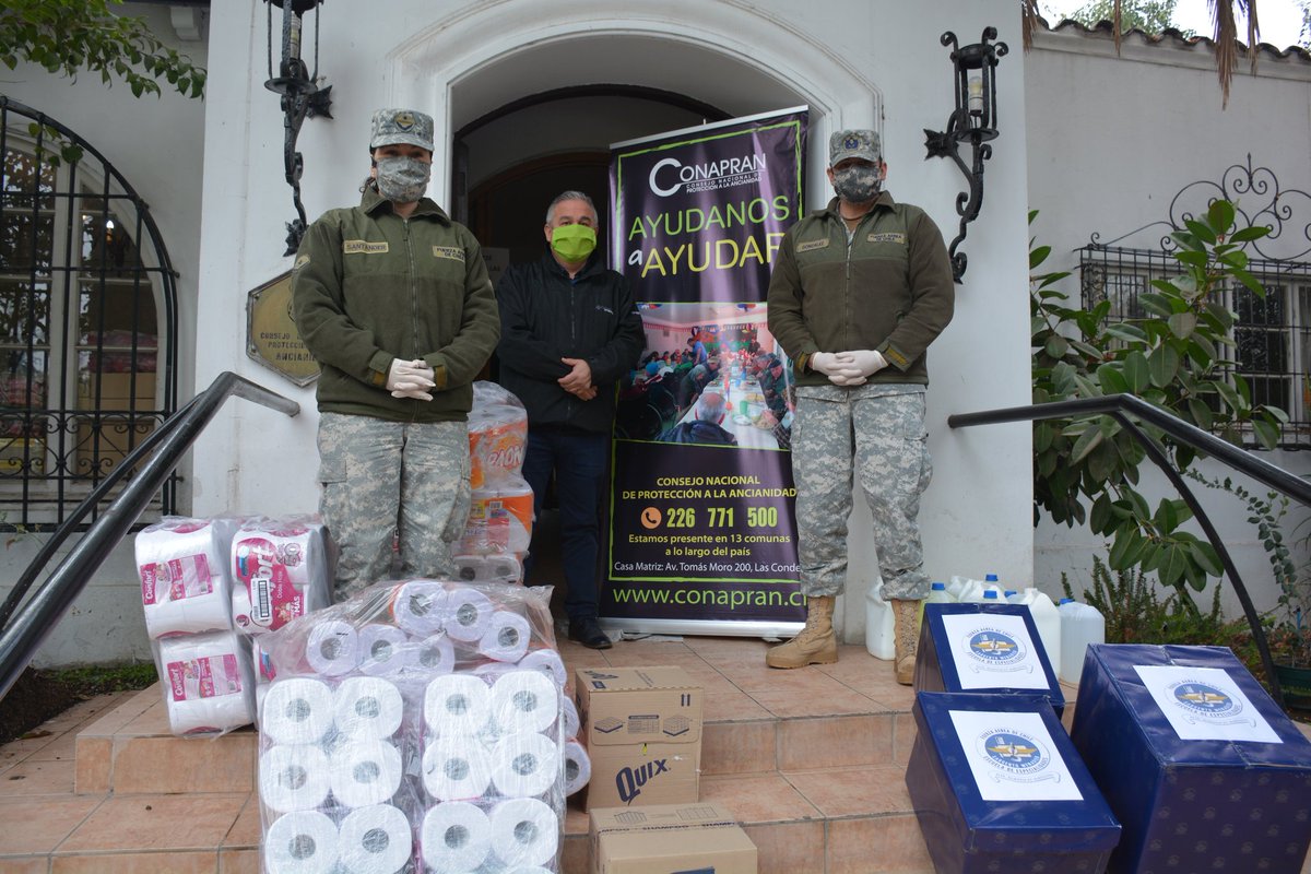 fach_ee's tweet photo. ESTA MAÑANA | Integrantes de la #EE visitaron el Hogar de @CONAPRAN de Las Condes, para entregar una donación de artículos de aseo y alimentos no perecibles, ademas de realizar una sanitización con Amonio Cuaternario.
#AlasCienciayPrecisión
@FACh_Chile
@MinDefChile
👨✈️👩✈️🛩️ https://t.co/iIXKiqdzQ7