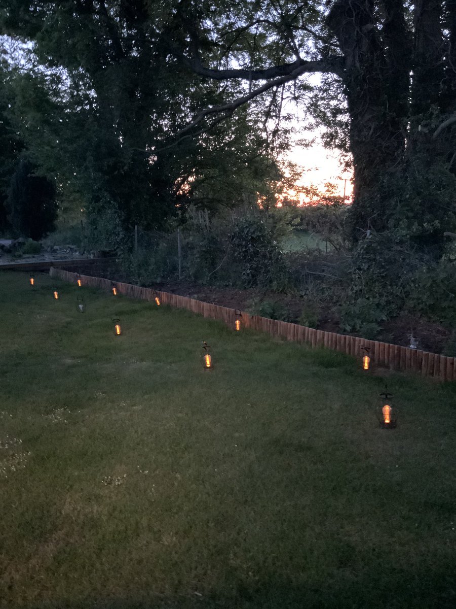 BeeNubian's tweet photo. #MovingSolarLights #sunset beautiful colours. One solar light is on strike or not sure to come out or go to work ππ #thingstodoinlockdown #MentalHealthAwarenessWeek2020 https://t.co/dpMqwVAkLO