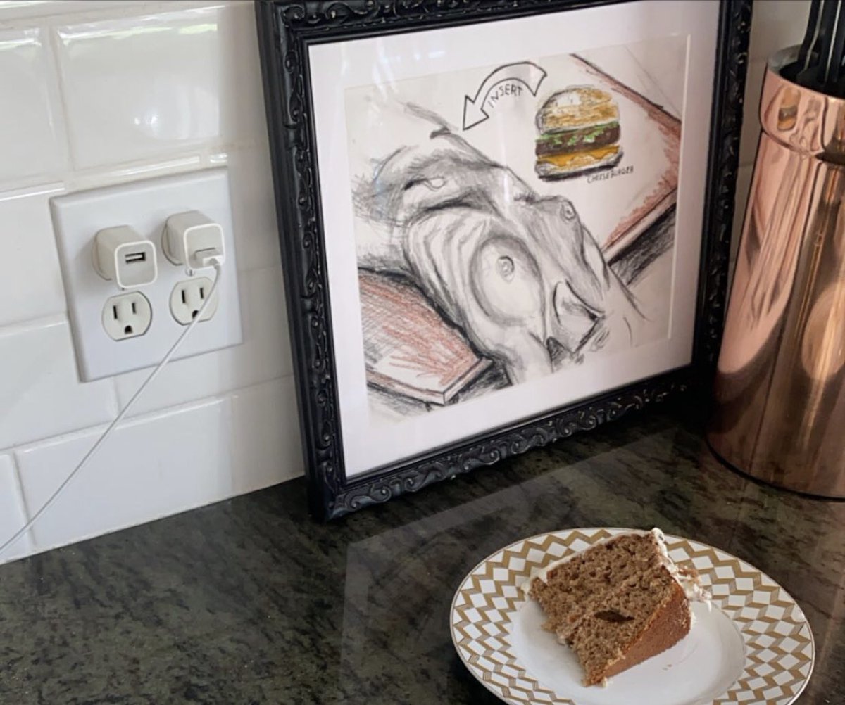 mmaaddzz93's tweet image. Okay but can we talk about this amazing piece of artwork in @stassi’s kitchen 😂🍔🙌🏼
