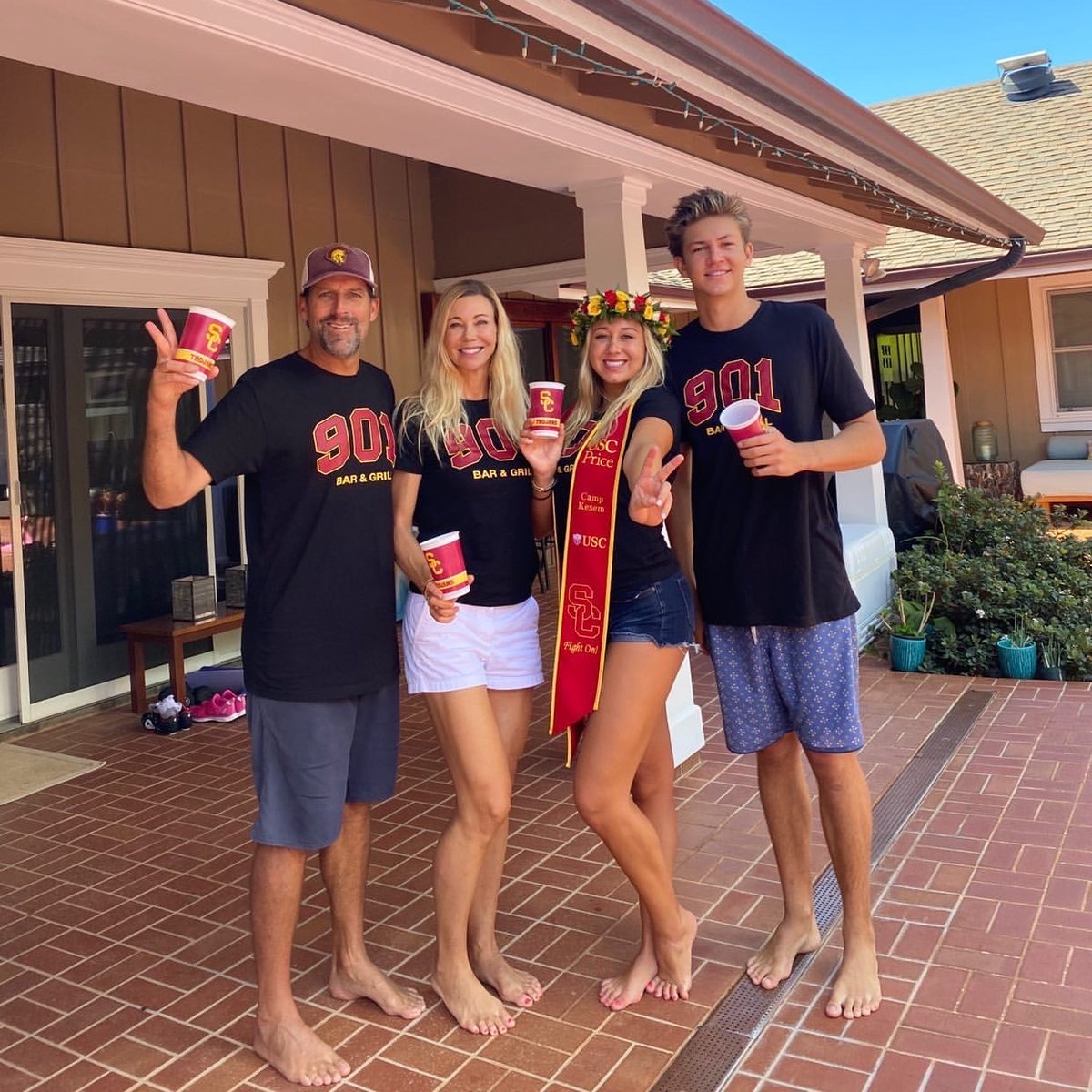 901BarandGrill's tweet photo. Not every family flies to the Nine-O to make sure they have tees for Graduation morning.

Now that's a proper use the word "send" if there ever was one! #FTFO https://t.co/7zujutRp5v