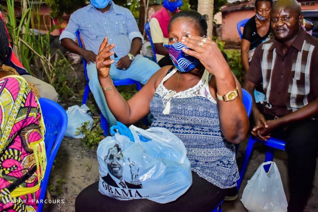 ChristelleVuan1's tweet photo. Kinshasa (Selembao) Kitokimosi  Covid-19

➡️Sensibilisation sur le covid-19
➡️Quelles sont nos stratégies face à l'insécurité 
➡️Manque d'eau et électricité 

#Un nouveau congo 🇨🇩est possible 
#Battons nous ensemble contre cette pandémie 
#Rdv au sommet ! https://t.co/8ULURhSE6r