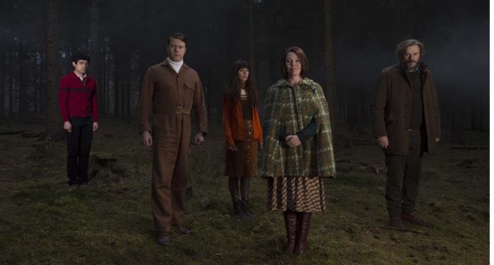 VODzillaMag's tweet photo. “What begins as a comedy of manners emerges as a poignant study of how burying problems without talking makes them worse.” In #MentalHealthAwarenessWeek, why Flowers, available on All 4 and Netflix UK, should be your next box set: https://t.co/67lzNopVMJ #C4Flowers #All4boxsets https://t.co/e6CSY0pTJh