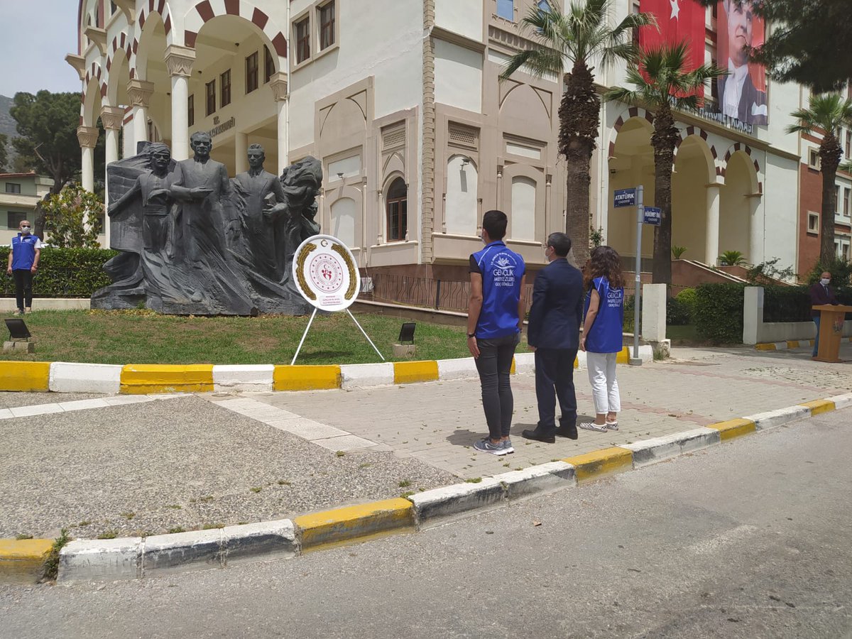 İlçemizde 19 Mayıs Atatürk'ü Anma ve Gençlik ve Spor Bayramı Kapsamında Çelenk Sunma Töreni Gerçekleştirildi