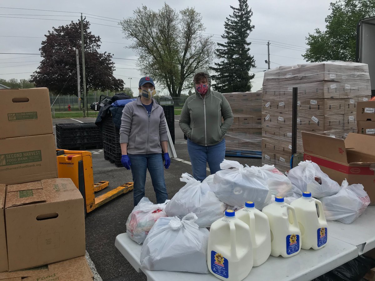 SecondHarvestOH's tweet photo. Huron County, it was great to see you all today! A total of 530 families were served! #TY to everyone that shared their time to help local families in need: Caroline Bick, Deputy District Director w/ @Jim_Jordan, @OSHP_NWOhio, @HuronCountyFair, @OHNationalGuard

#GrowingHope💚 https://t.co/2sOIjOUCYs