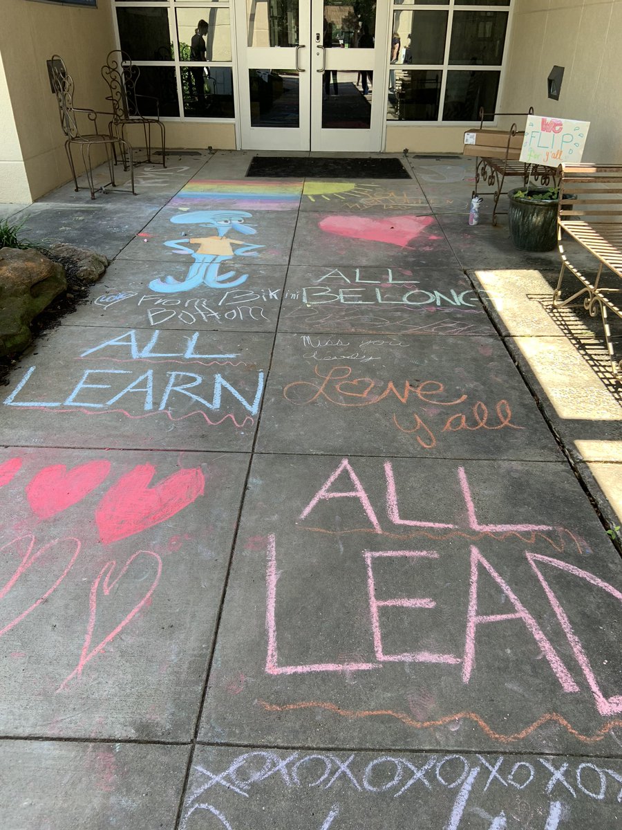 DweHolland's tweet photo. Look at the beautiful chalk appreciation for our wonderful Principals! 🥰 Thank you @DeerwoodPta and DWE students! @HumbleISD_DWE #dwe2020 https://t.co/IA6d4Ul0yu