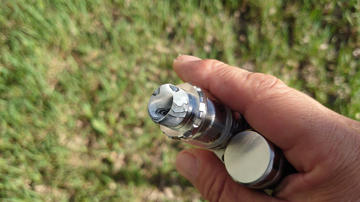 CebrjowHwScHCkj's tweet image. 皆さん、おはよっチェ😆👍（←撮り貯め版）今日も宜しくご安全に🙇💦#pico21700 + #vandyvape KILIN rta #halfmoonドリチ 😋💦#VAPE #vape好きな人と繋がりたい #VAPE好きと繋がりたい #VAPE初心者 #eleaf #halfmoonmods #めだまやきch #フレキチ