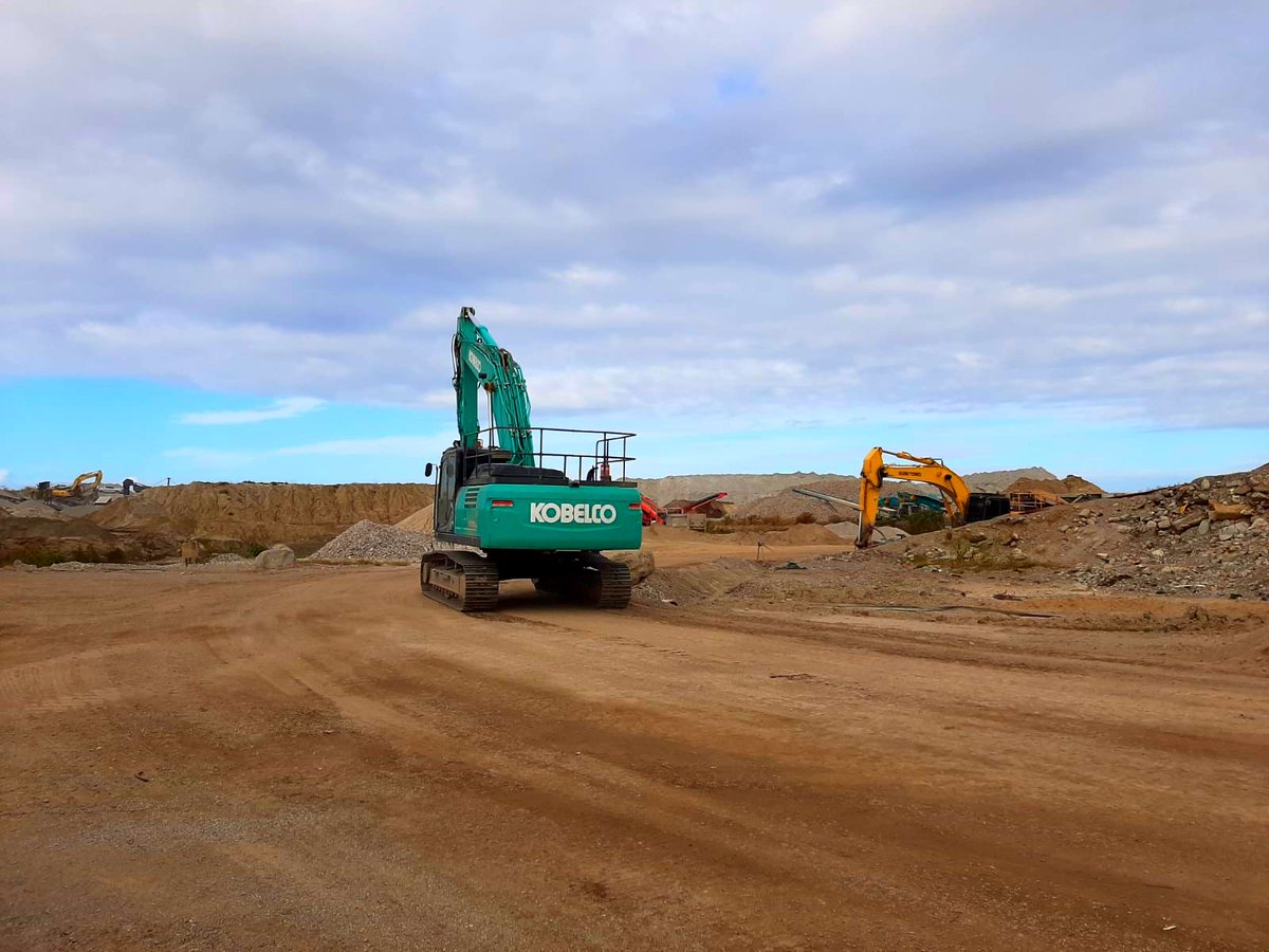 BVMachinery's tweet photo. @fergo.kobelco out on site last week with this beauty!  This SK350LC-10 was first delivered in 2017 and our customer is just as impressed with it now as he was back then.  #fuelefficient #geoscan #japanesequality #greaterproductivity https://t.co/3bmBe5hF8L