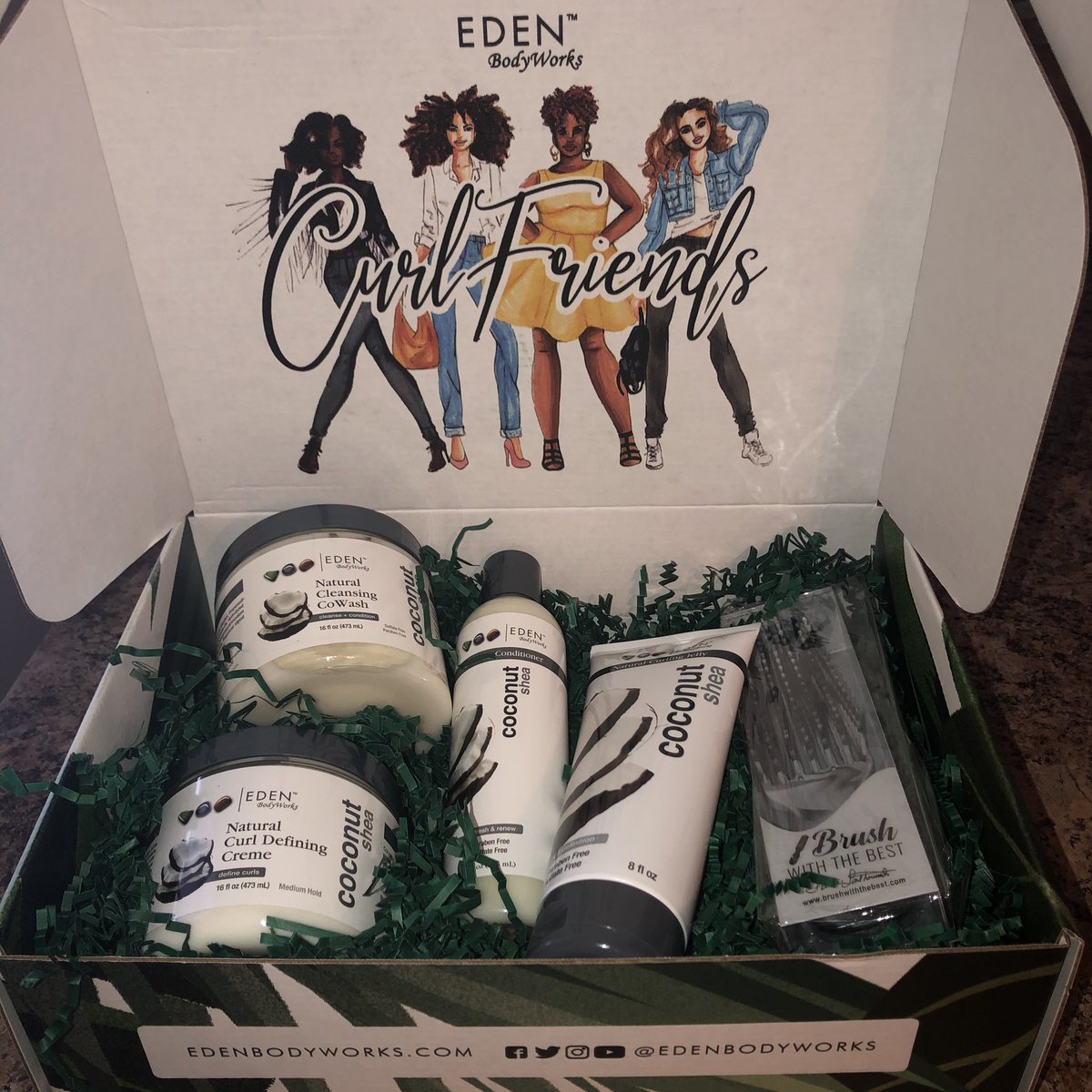 misschrisdee's tweet photo. My May #EdenCurlfriends box has arrived 😍 Join me on this natural hair journey with @edenbodyworks https://t.co/u9hDbMnPru