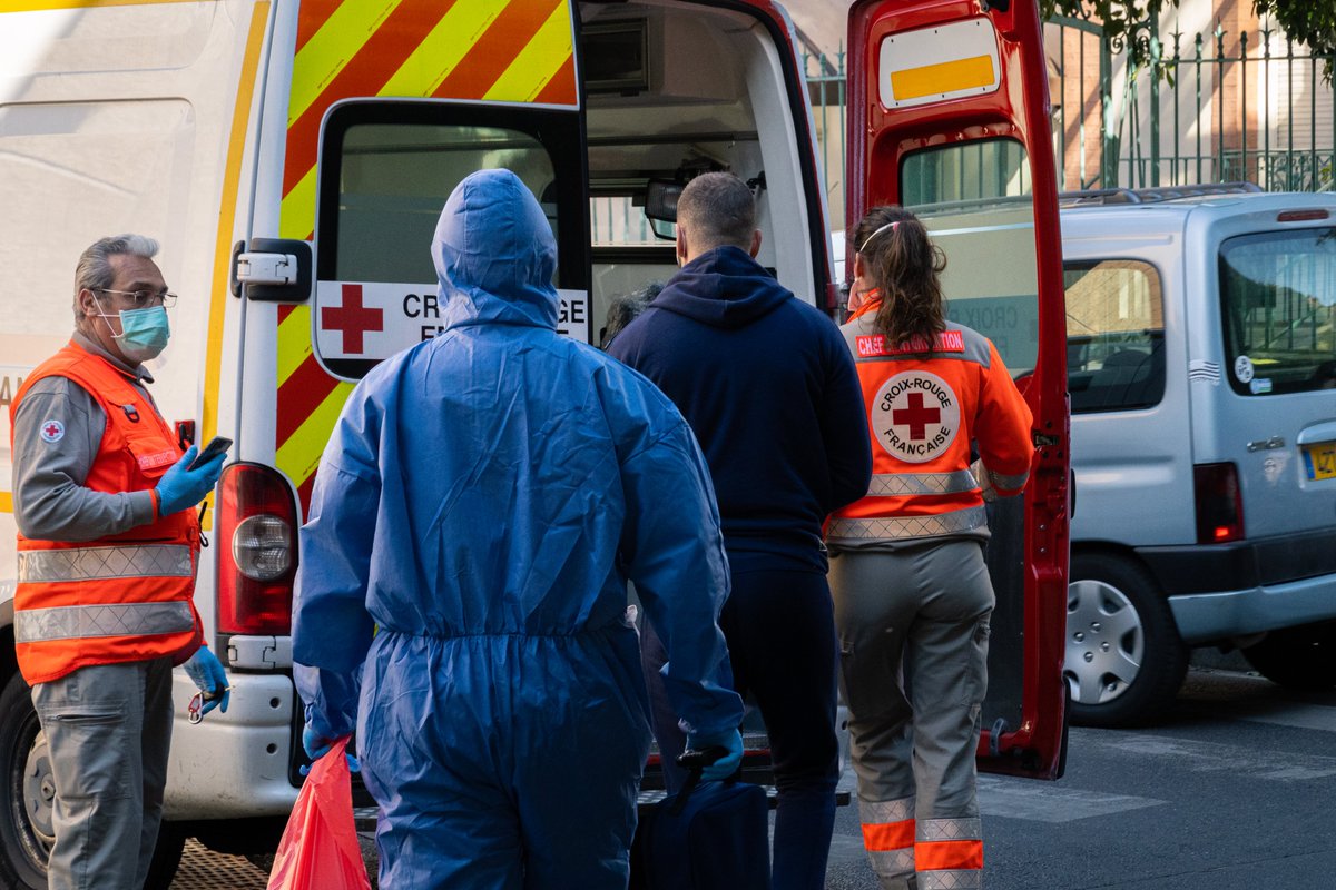 CroixRouge95's tweet photo. Depuis le 14 mars, 341 inventions de secours à personnes ont été réalisées par nos équipes secouristes 🚑 à la demande du SAMU 95.
Retour en image sur une journée d'interventions.
Merci 🙏 à l'ensemble de nos équipes et aux secouristes venus en renforts.
#covid19 #samu95 #secours https://t.co/R5yLqVfqQV